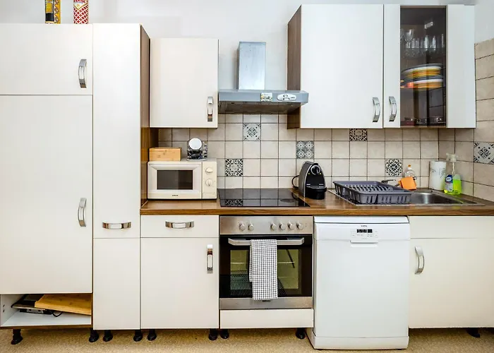 Sunny Citycenter Apartment - Graz Main Station